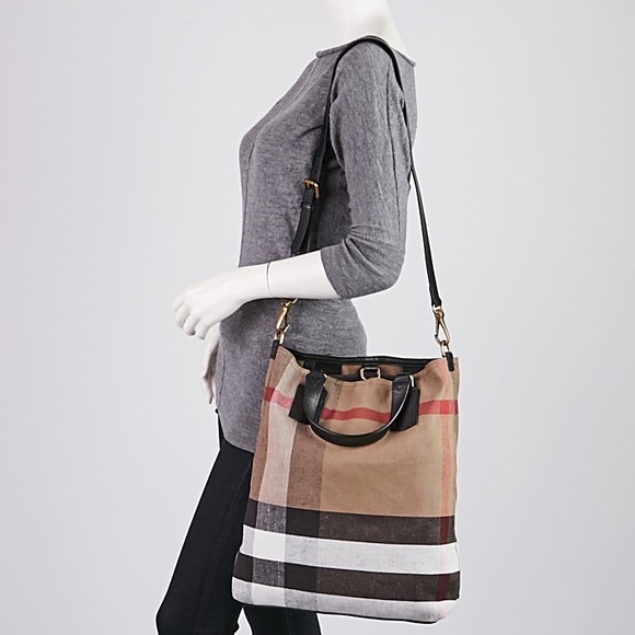 ❌SOLD❌ Burberry canvas medium Tottenham Brit tote - Picture 1 of 8